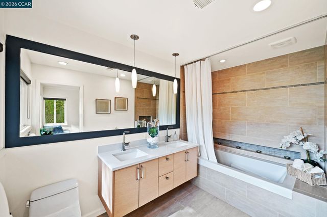 13 La Plaza Dr, Orinda, CA 94563
