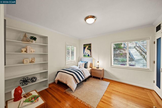 13 La Plaza Dr, Orinda, CA 94563
