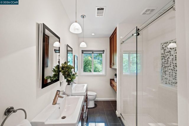 13 La Plaza Dr, Orinda, CA 94563