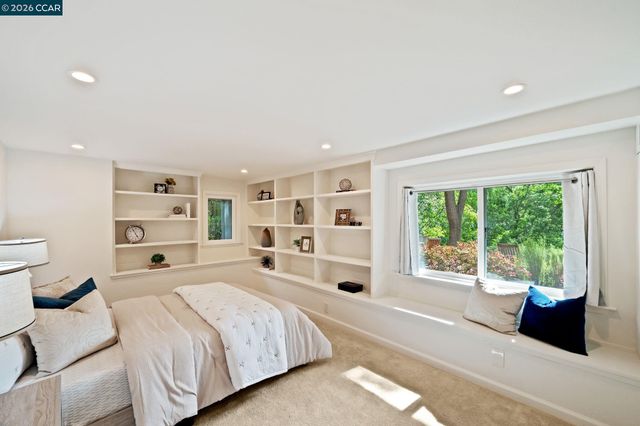 13 La Plaza Dr, Orinda, CA 94563