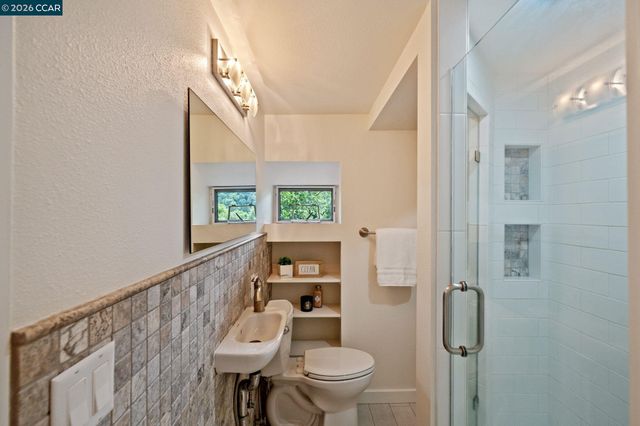 13 La Plaza Dr, Orinda, CA 94563