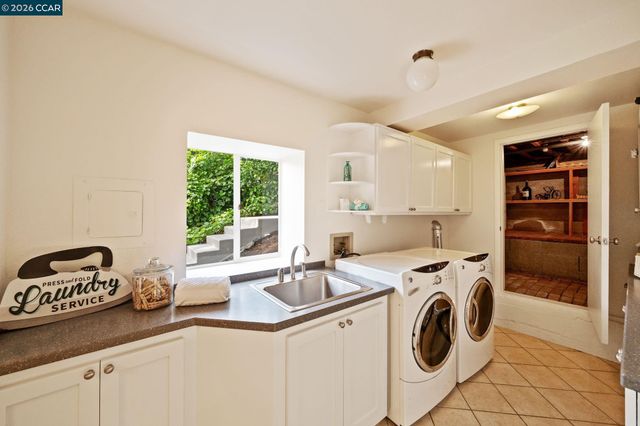 13 La Plaza Dr, Orinda, CA 94563