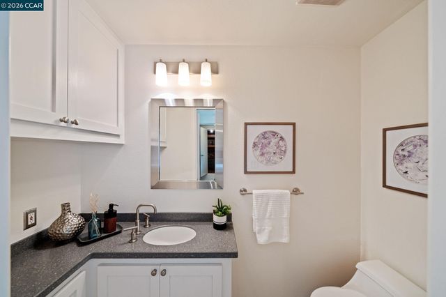 13 La Plaza Dr, Orinda, CA 94563