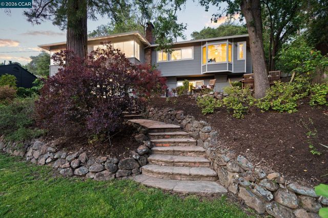 13 La Plaza Dr, Orinda, CA 94563