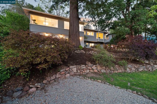 13 La Plaza Dr, Orinda, CA 94563