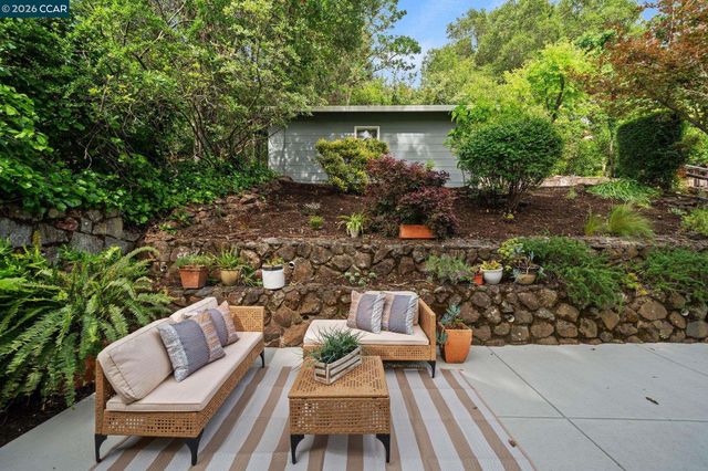 13 La Plaza Dr, Orinda, CA 94563