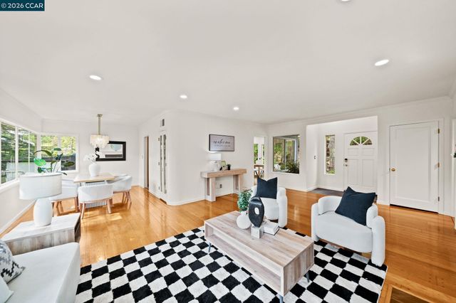 13 La Plaza Dr, Orinda, CA 94563