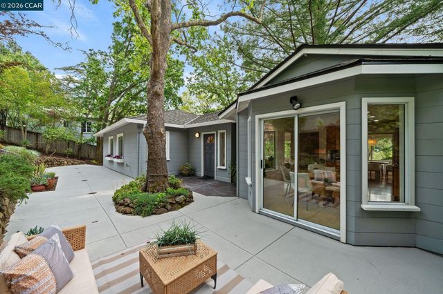 13 La Plaza Dr, Orinda, CA 94563