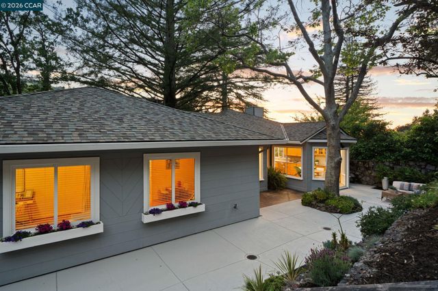 13 La Plaza Dr, Orinda, CA 94563