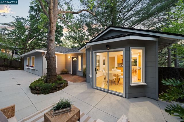 13 La Plaza Dr, Orinda, CA 94563