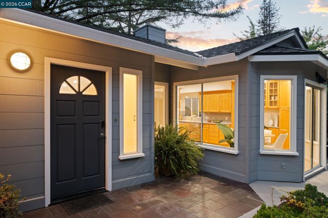 13 La Plaza Dr, Orinda, CA 94563