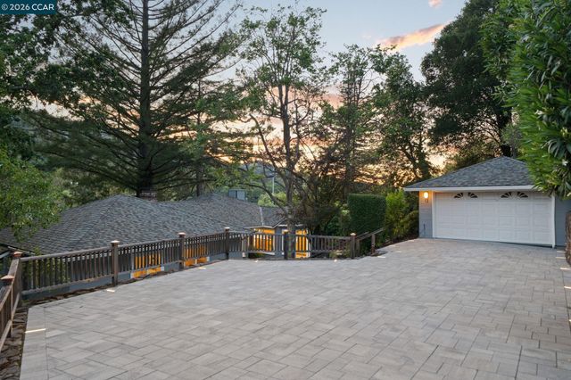 13 La Plaza Dr, Orinda, CA 94563