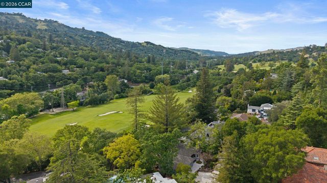13 La Plaza Dr, Orinda, CA 94563