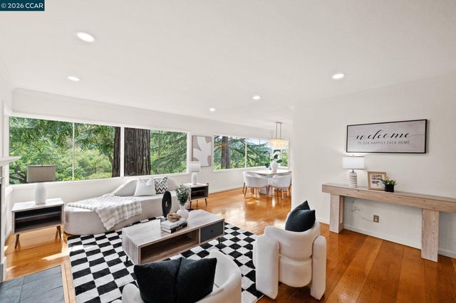 13 La Plaza Dr, Orinda, CA 94563