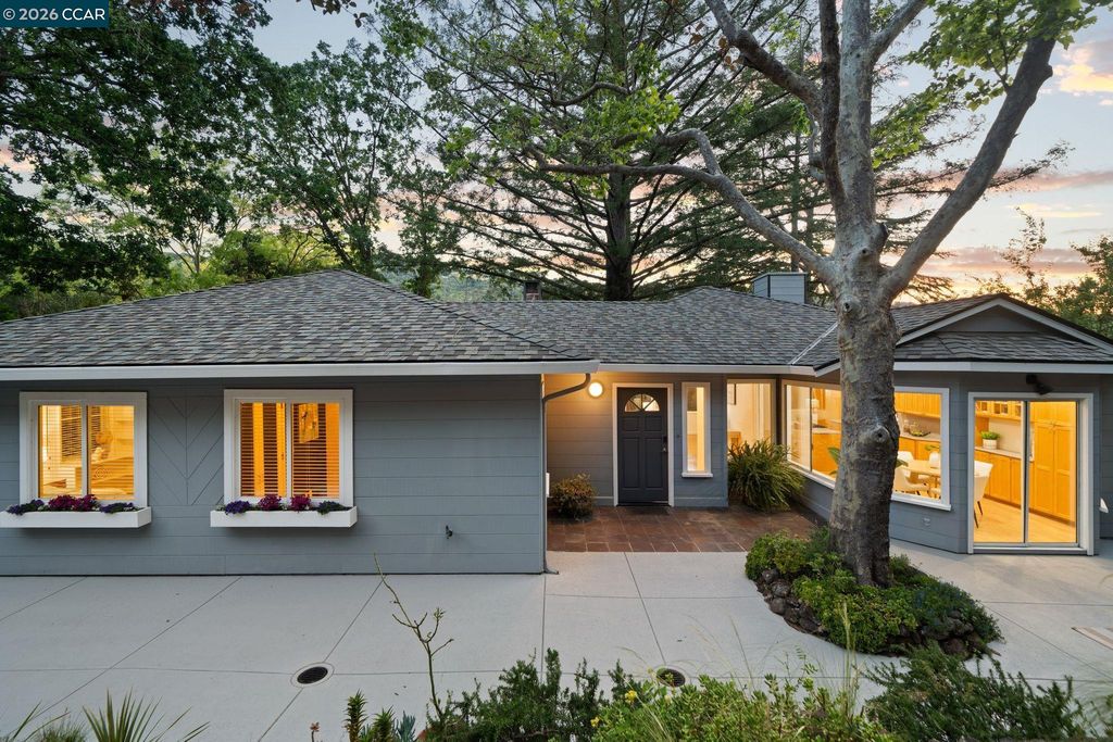 13 La Plaza Dr, Orinda, CA 94563