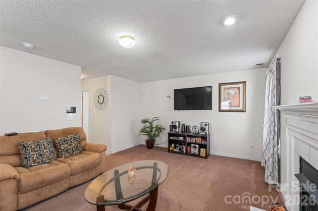 6243 Day Lilly Lane, Charlotte, NC 28216