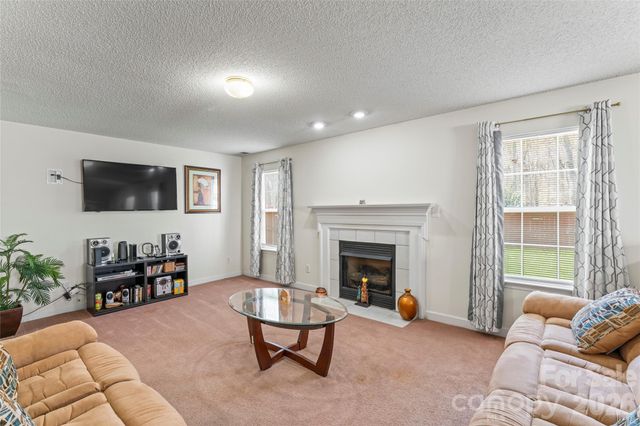 6243 Day Lilly Lane, Charlotte, NC 28216