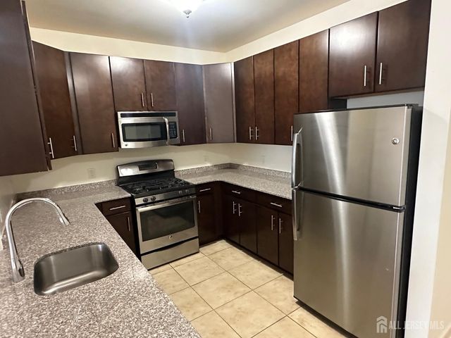 88 Roosevelt Avenue 227, Carteret, NJ 07008