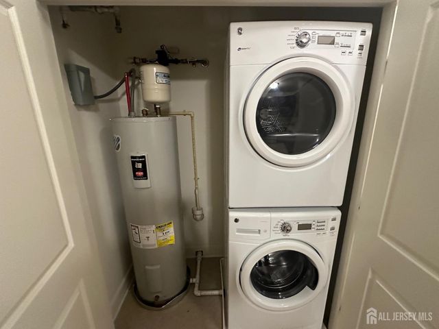 88 Roosevelt Avenue 227, Carteret, NJ 07008