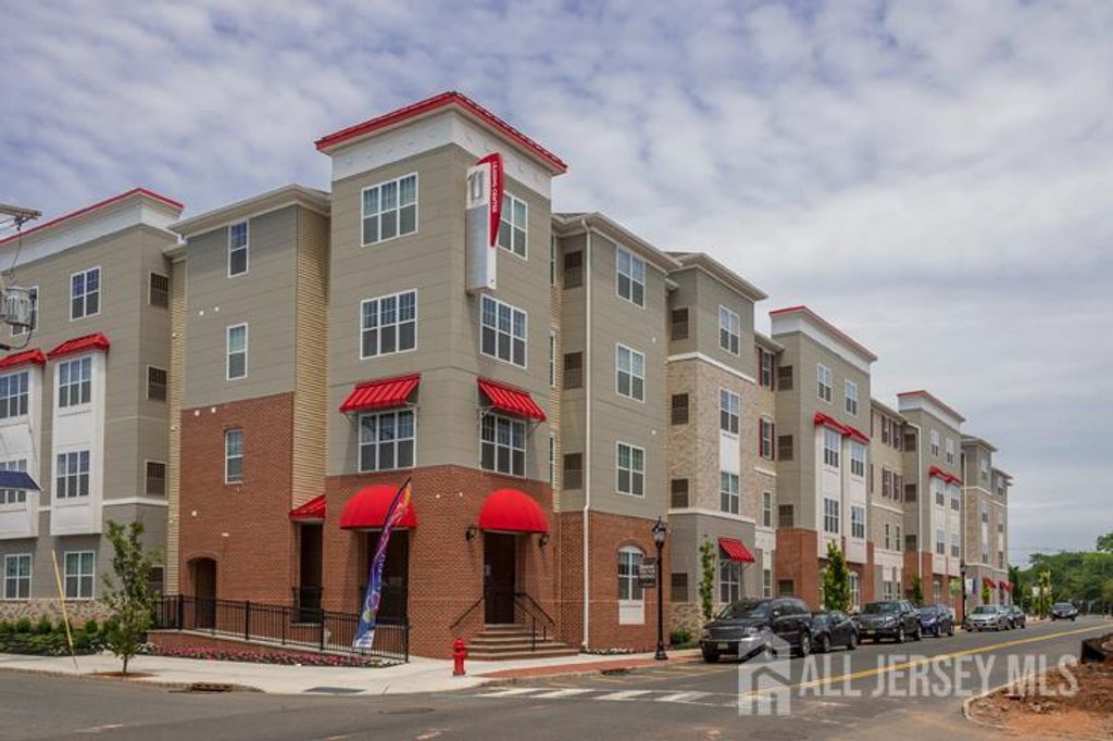 88 Roosevelt Avenue 227, Carteret, NJ 07008