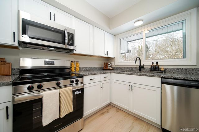 6578 Greene Haven Drive, Independence Charter Township, MI 48348