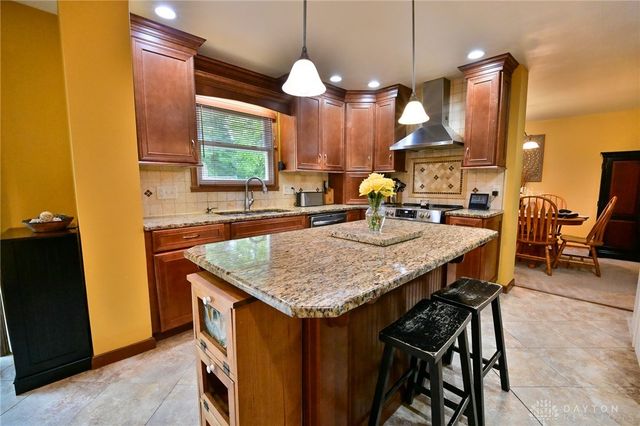 2424 Rockingham Drive, Troy, OH 45373
