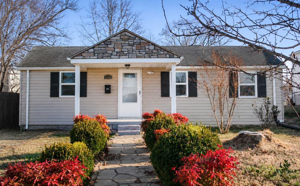 1307 MONROE AVE, Front Royal, VA 22630