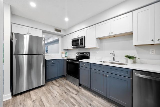 3 Beals Cove Rd E, Hingham, MA 02043