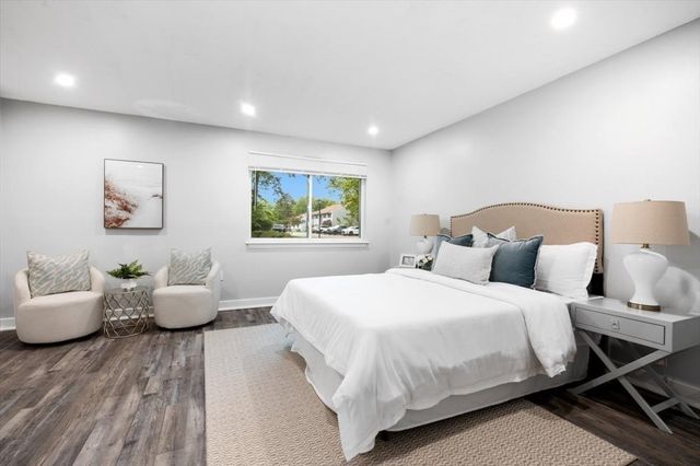 3 Beals Cove Rd E, Hingham, MA 02043