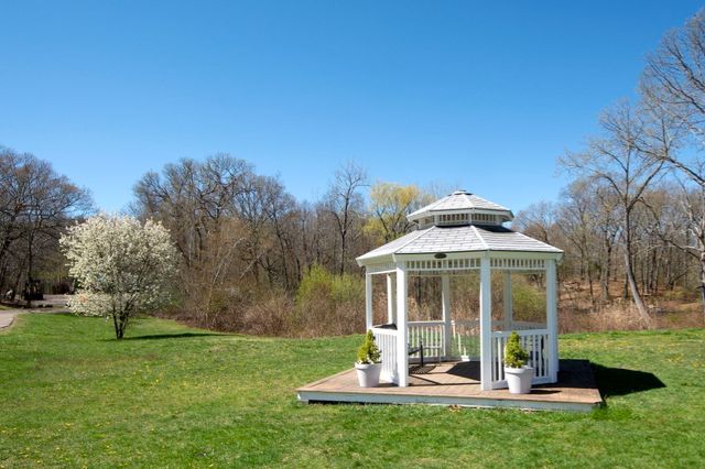3 Beals Cove Rd E, Hingham, MA 02043