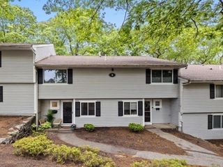 3 Beals Cove Rd E, Hingham, MA 02043