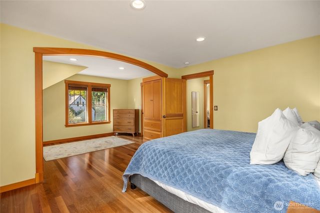 15128 Sunrise Drive NE, Bainbridge Island, WA 98110