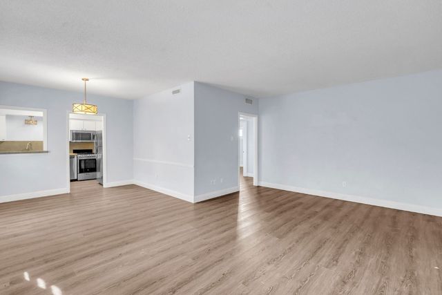 6017 E University Boulevard 118, Dallas, TX 75206