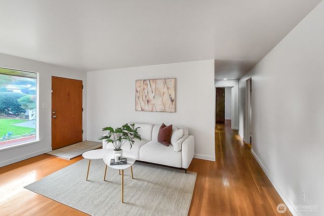 11144 Woodward Avenue S, Seattle, WA 98178