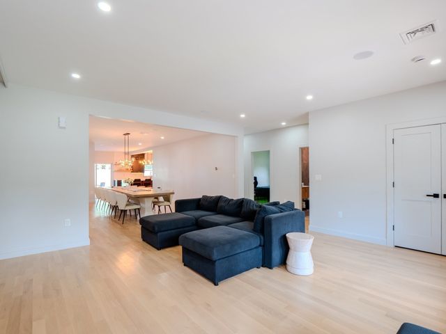68 High St Ext, Lancaster, MA 01523