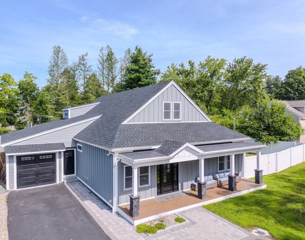 68 High St Ext, Lancaster, MA 01523