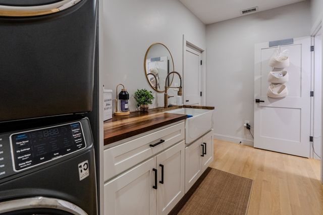 68 High St Ext, Lancaster, MA 01523