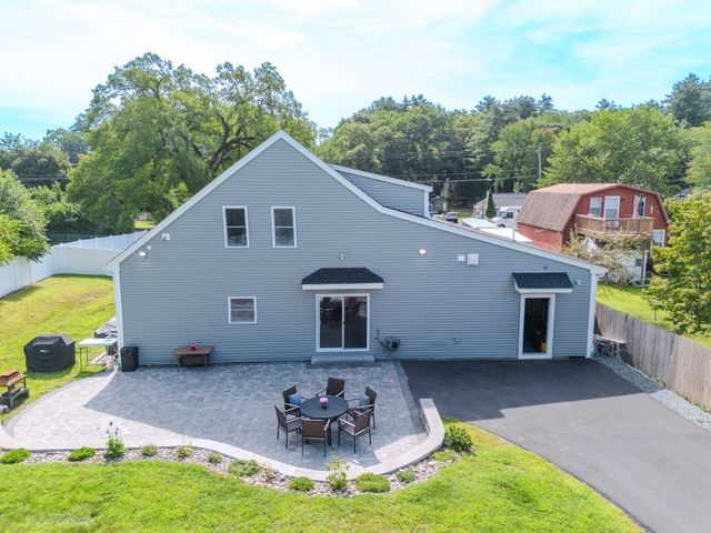 68 High St Ext, Lancaster, MA 01523