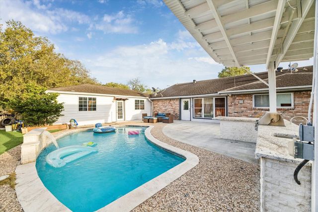 10402 Huntington Point Drive, Houston, TX 77099