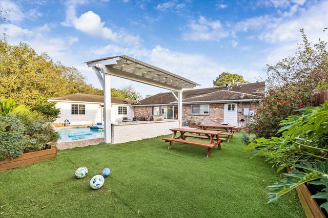 10402 Huntington Point Drive, Houston, TX 77099