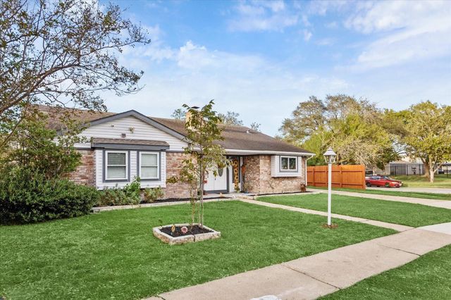 10402 Huntington Point Drive, Houston, TX 77099
