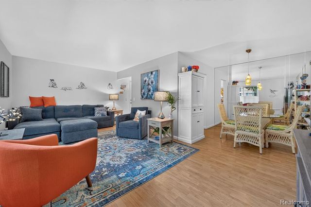 629 E Fox Hills Drive 44, Bloomfield Hills, MI 48304