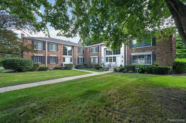 629 E Fox Hills Drive 44, Bloomfield Hills, MI 48304
