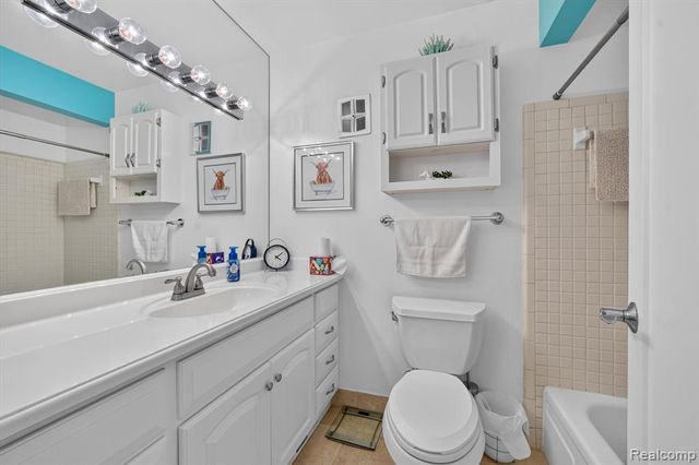 629 E Fox Hills Drive 44, Bloomfield Hills, MI 48304