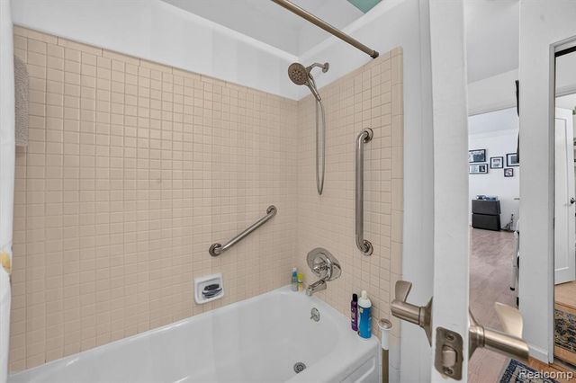 629 E Fox Hills Drive 44, Bloomfield Hills, MI 48304