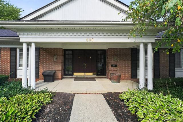 629 E Fox Hills Drive 44, Bloomfield Hills, MI 48304