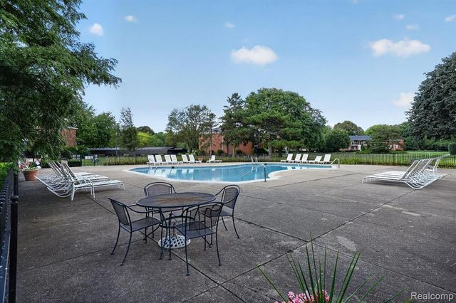 629 E Fox Hills Drive 44, Bloomfield Hills, MI 48304