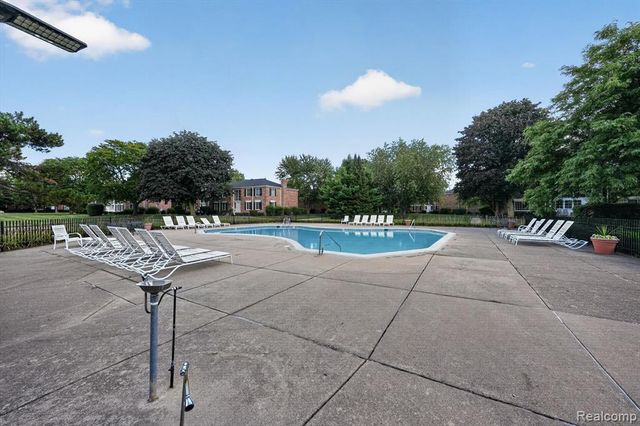 629 E Fox Hills Drive 44, Bloomfield Hills, MI 48304