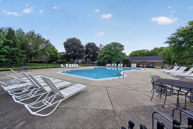 629 E Fox Hills Drive 44, Bloomfield Hills, MI 48304