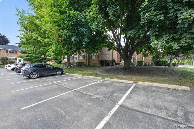 629 E Fox Hills Drive 44, Bloomfield Hills, MI 48304